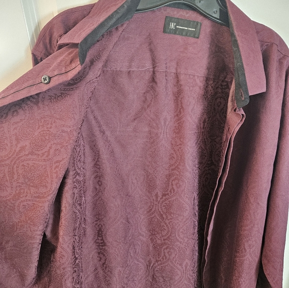 Large deep red long sleeve button-up. With an outstanding design - Picture 2 of 3